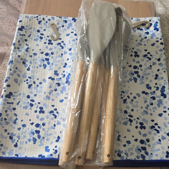 Blue and White Speckled Towels with Wooden Utensils - Picture 2 of 3